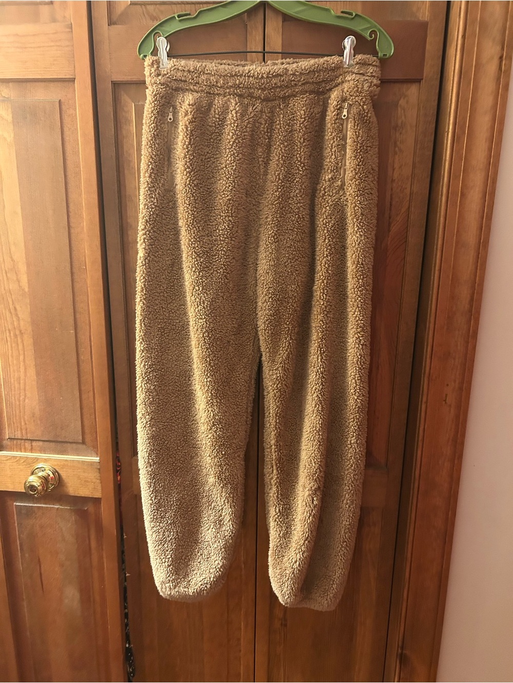 Offline by Aerie Women’s Sz M Brown Comfy Cozy Tan Furry Fuzzy Jogger Pants